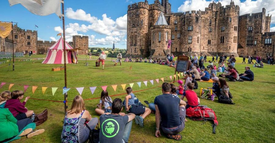 From Edinburgh: Day Trip to Bamburgh and Alnwick Castle - Key points to know before booking