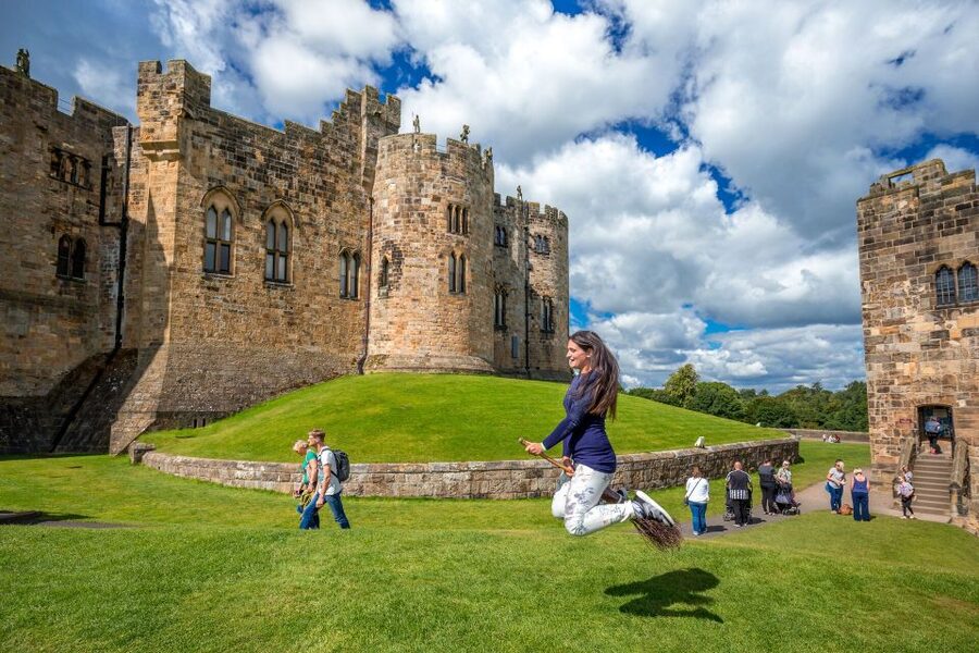 From Edinburgh: Day Trip to Bamburgh and Alnwick Castle - What to bring and who should skip it