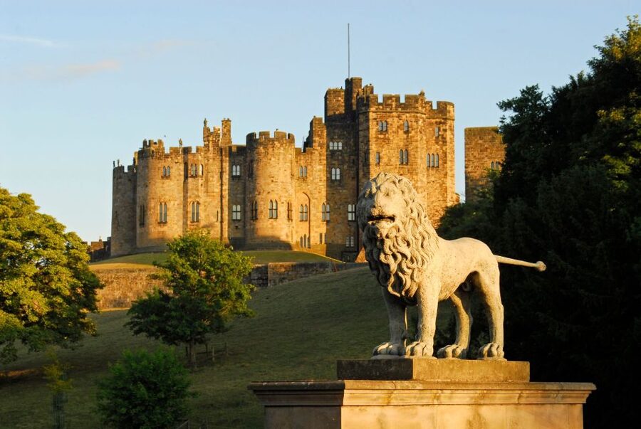 From Edinburgh: Day Trip to Bamburgh and Alnwick Castle - Leaving Edinburgh and crossing into Northumberland