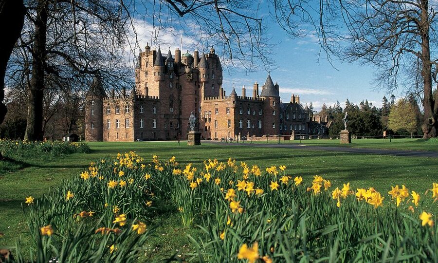 From Edinburgh: Glamis and Dunnottar Castles Tour in Spanish - Leaving Edinburgh at 8:00 a.m.