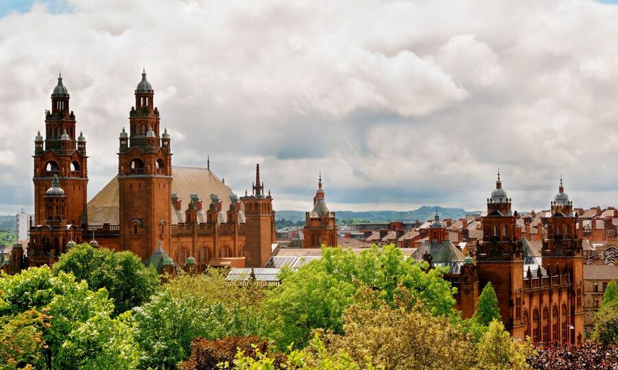 From Edinburgh: Glasgow & Scottish lakes Spanish Tour - Loch Lomond: lunch, walking, and a famous song