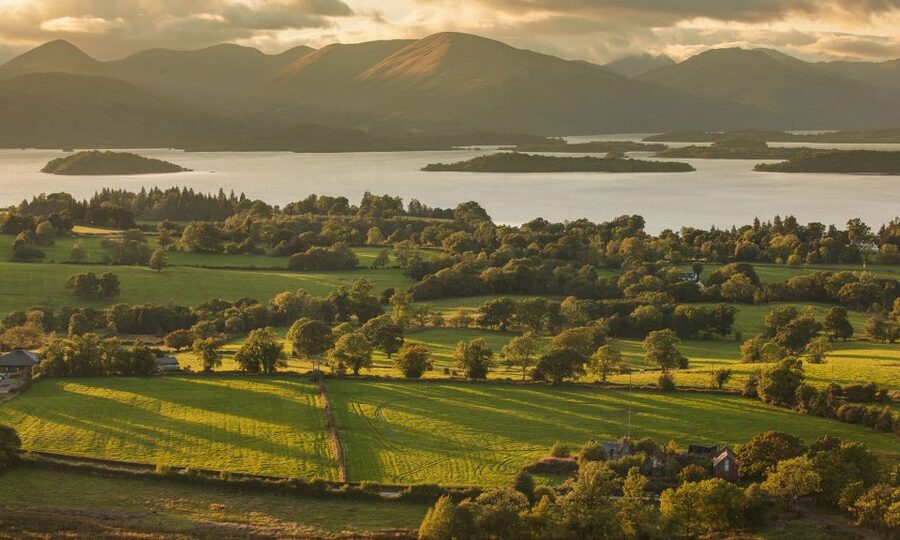 From Edinburgh: Glasgow & Scottish lakes Spanish Tour - Glasgow from the window of the coach
