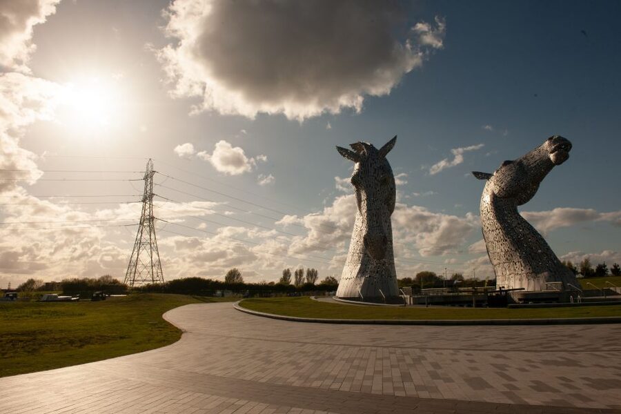 From Edinburgh: Loch Lomond, Kelpies & Stirling Castle Tour - Lunch in Aberfoyle, with time to choose your own meal
