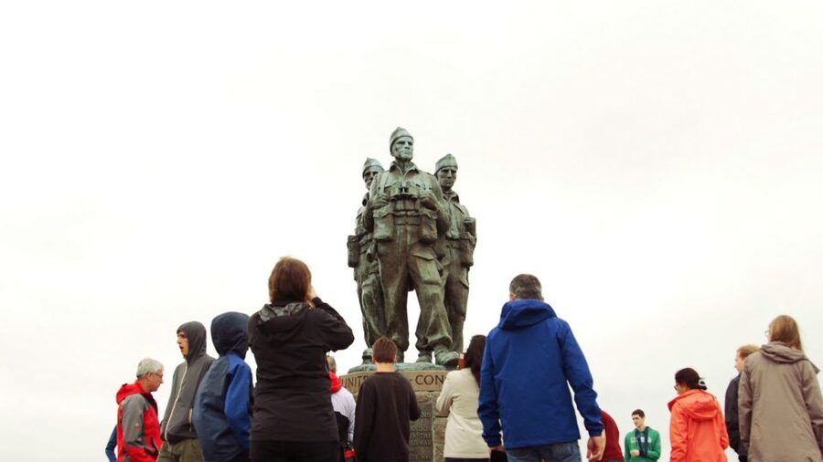 From Edinburgh: Loch Ness and Highlands Tour in Spanish - Pitlochry: a gentle final stop