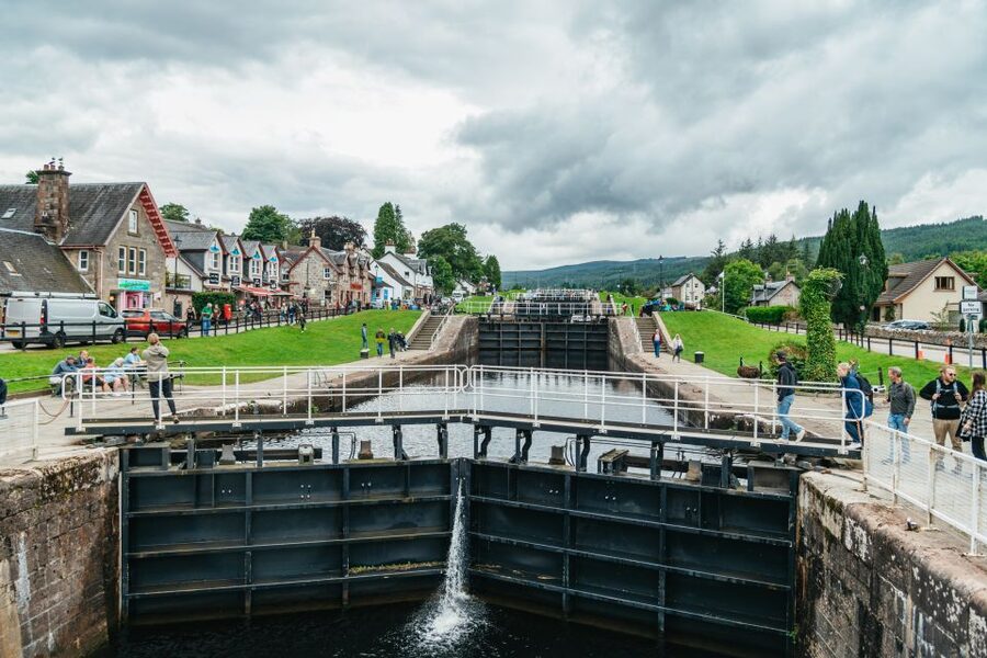 From Edinburgh: Loch Ness, Glencoe & Scottish Highlands Tour - The guide can make or break a long coach day