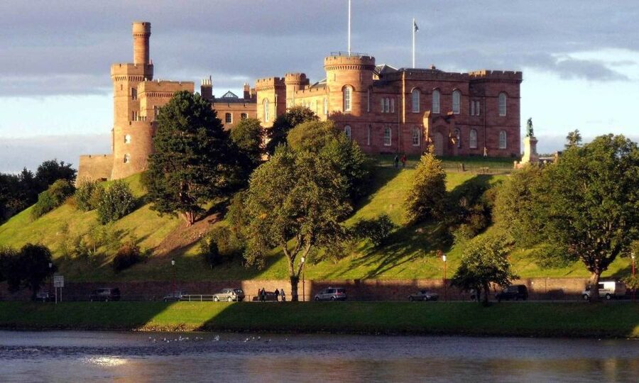 From Edinburgh: Loch Ness & Inverness Tour in Spanish - Key points to know before booking