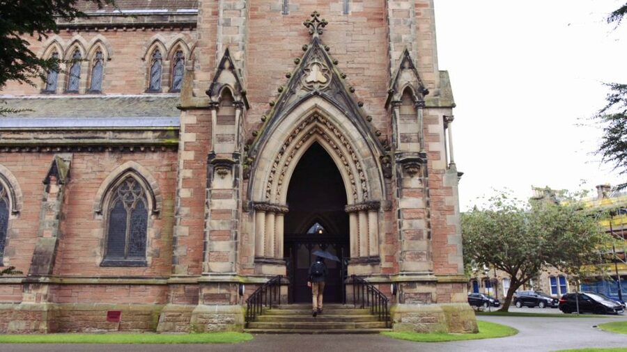 From Edinburgh: Loch Ness & Inverness Tour in Spanish - Inverness, lunch and a quick look at the Highland capital