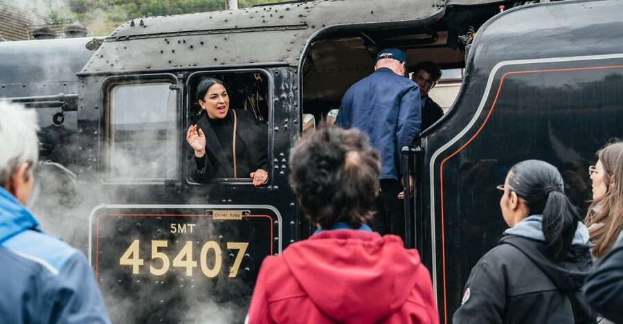 From Edinburgh: Magical Highlands Tour with Jacobite Train - Glencoe, Rannoch Moor, and the first big views