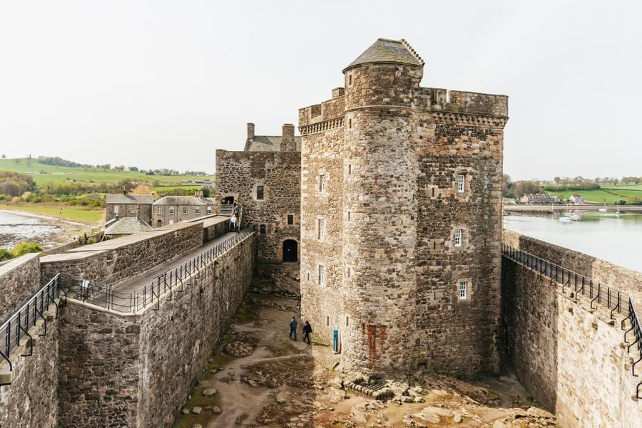 From Edinburgh: Outlander Experience 2-Day Tour - Falkland Village and Culross, the Show’s Most Charming Stops