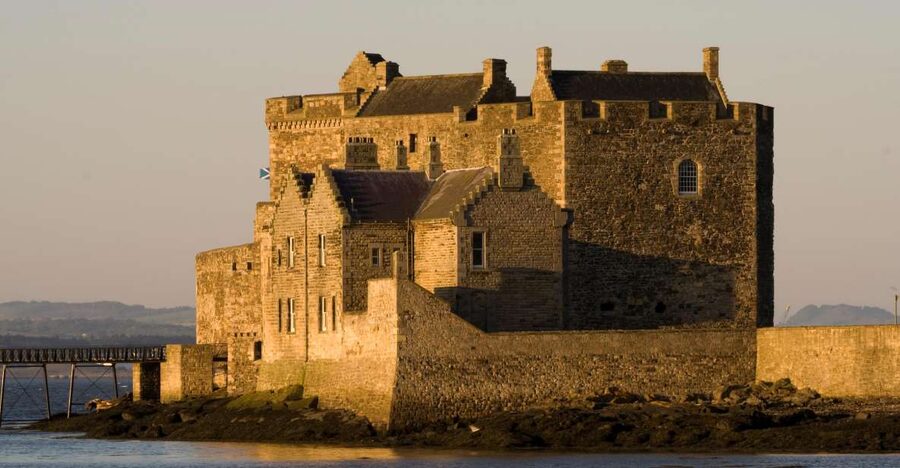 From Edinburgh: Outlander Full-Day Tour in Spanish - Who should book this day