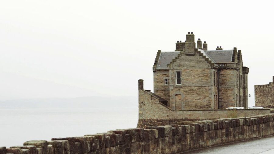 From Edinburgh: Outlander Full-Day Tour in Spanish - Callendar House and the story of Scottish power