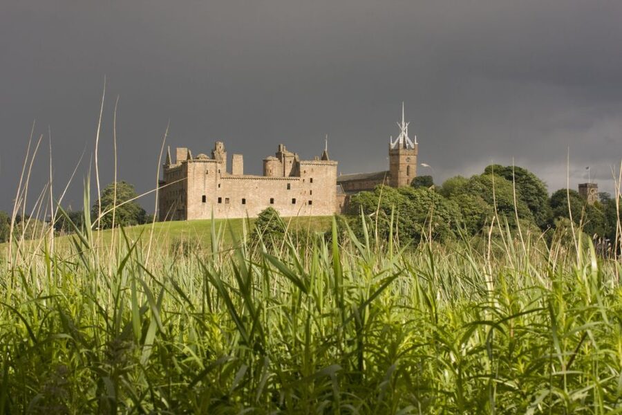 From Edinburgh: Outlander Full-Day Tour in Spanish - Starting on Edinburgh’s High Street