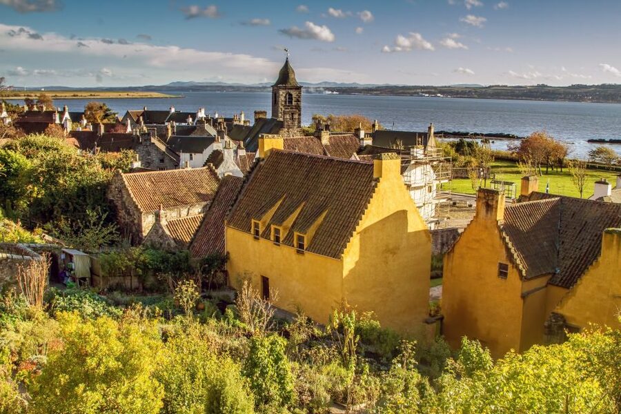 From Edinburgh: Outlander, Palaces, and Jacobites Day Trip - Culross, Claire’s garden, and Cranesmuir