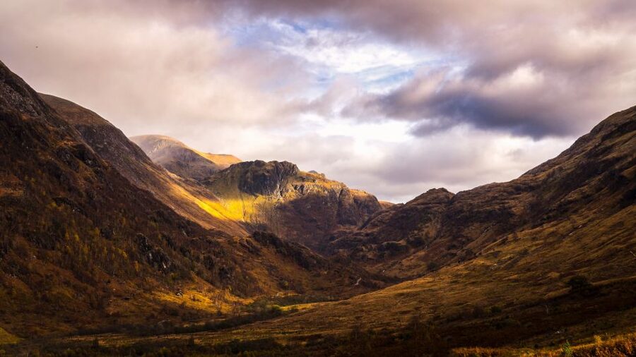 From Glasgow: Glenfinnan, Fort William, and Glencoe Day Trip - Fort William below Ben Nevis