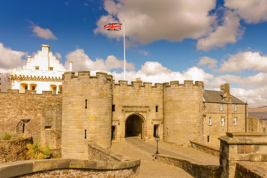 From Glasgow: Loch Lomond, Trossachs & Stirling Castle Tour - Callander and the pleasure of a short pause