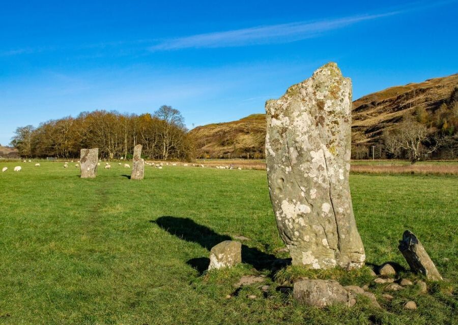 From Glasgow: Standing Stones, Castles & Highlands Tour - Standing stones, circles, and burial cairns