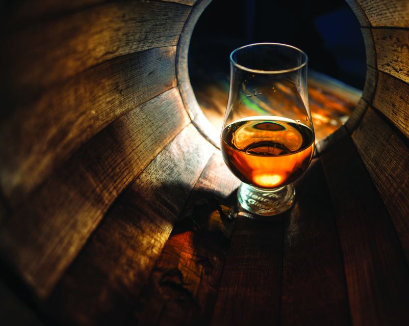 From Glasgow: Whisky and Loch Lomond Tour with Admissions - Two Scottish treasures in one long day