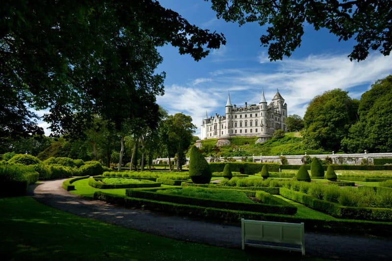 From Inverness: Dunrobin Castle and Easter Ross Day Trip - The falconry display and the value of free time