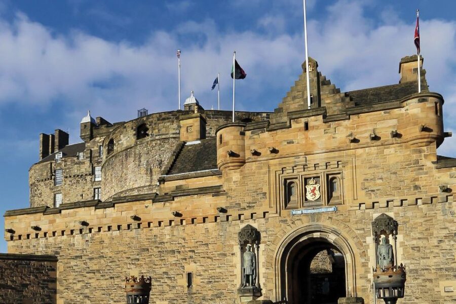 From London: Day Trip to Edinburgh by Rail with Castle Entry - Edinburgh’s open-top bus gives you a fast orientation