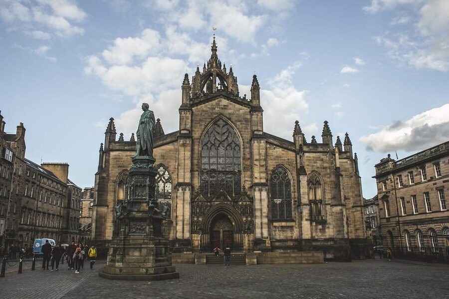 Ghost Tour in Edinburgh - Starting at The Scotch Whisky Experience