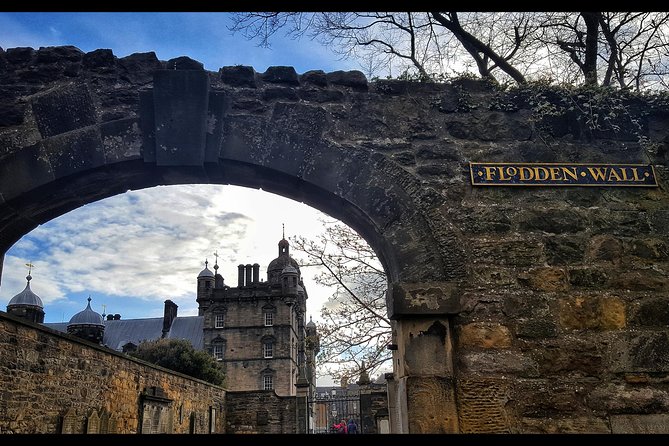 Ghost Tour in Spanish - Edinburgh after dark, told in Spanish