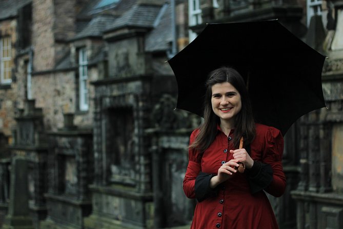 Ghost Tour in Spanish - The 8:15 pm start on High Street