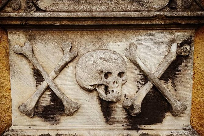 Ghost Tour in Spanish - Greyfriars Cemetery and Edinburgh’s darker mood