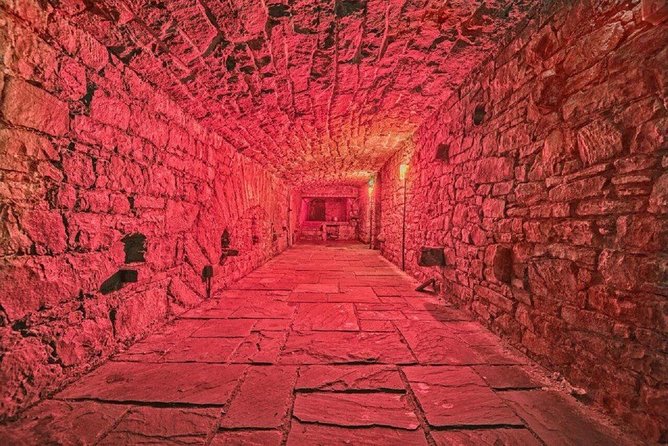 Ghost Tour in Spanish - What the guide adds to the experience