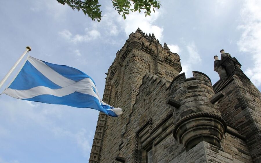 Glasgow: 2-Day Eilean Donan, Loch Ness & Glenfinnan Tour - Glengarry Viewpoint and the bird-shaped loch