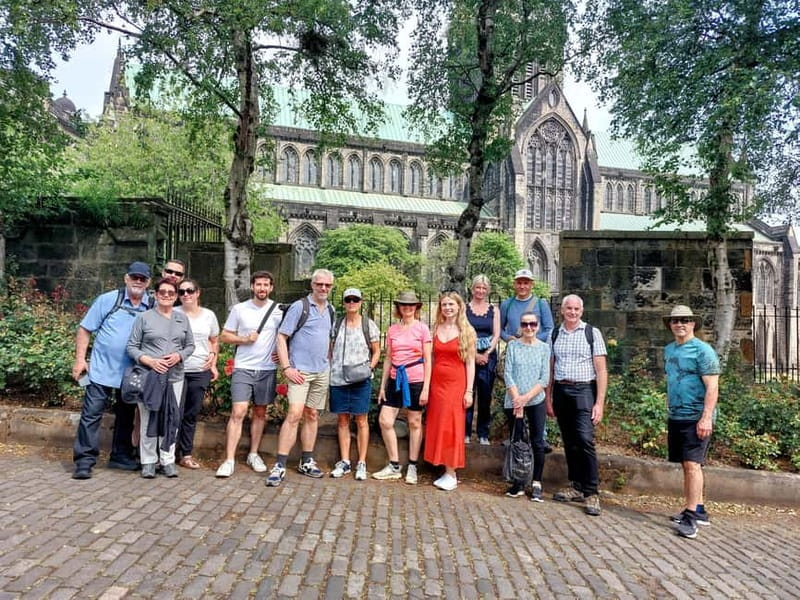 Glasgow: City Center Guided Walking Tour - What the guides add to the experience