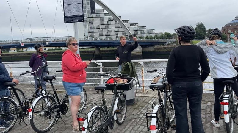 Glasgow: City Highlights Guided Bike Tour - The guides make the difference