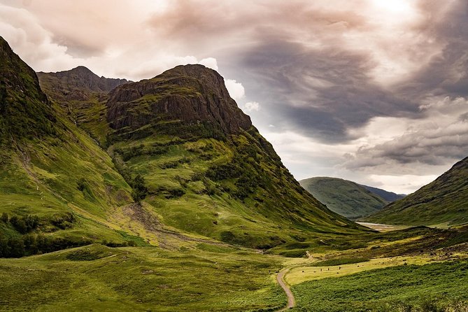 Glasgow: Eilean Donan, Loch Ness & Glenfinnan - 2 Day Tour - Glasgow departure and the shores of Loch Lomond