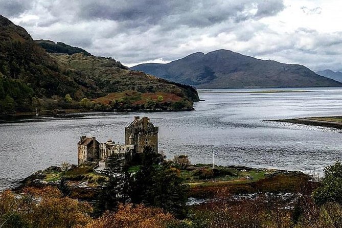 Glasgow: Eilean Donan, Loch Ness & Glenfinnan - 2 Day Tour - Glencoe and the short stop beneath the mountains