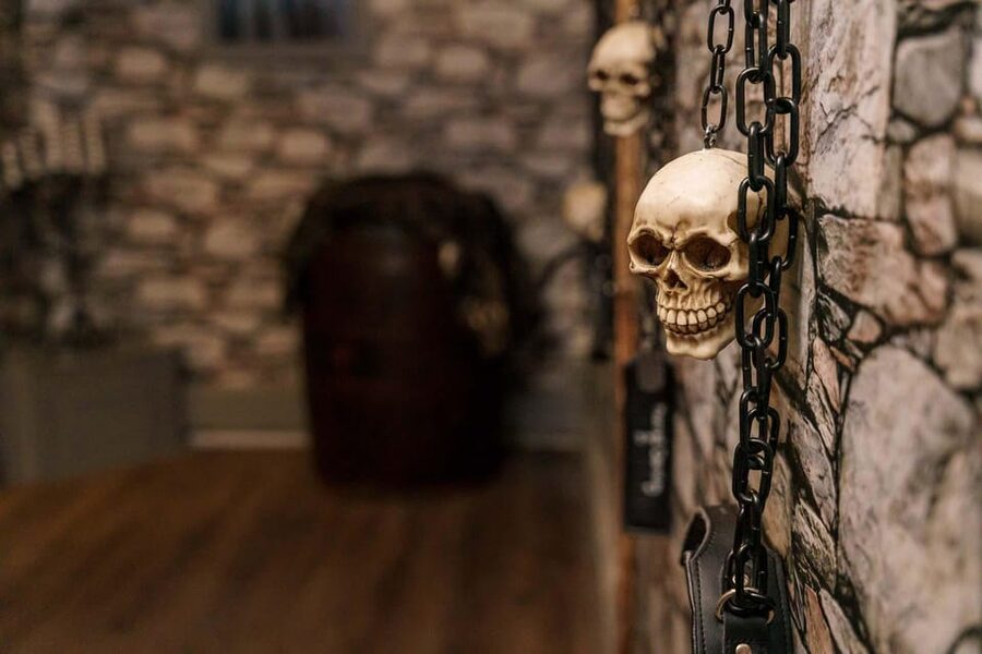 Glasgow: Escape Room The Ghost of Mary Queen of Scots - A haunted Glasgow story with a royal victim