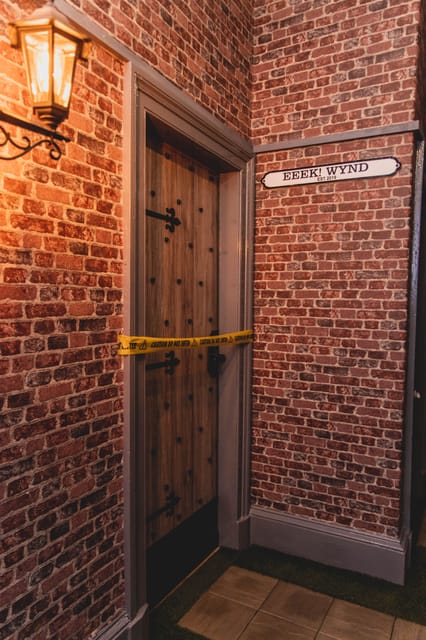 Glasgow: Escape Room The Ghost of Mary Queen of Scots - A private game is best for friends and family