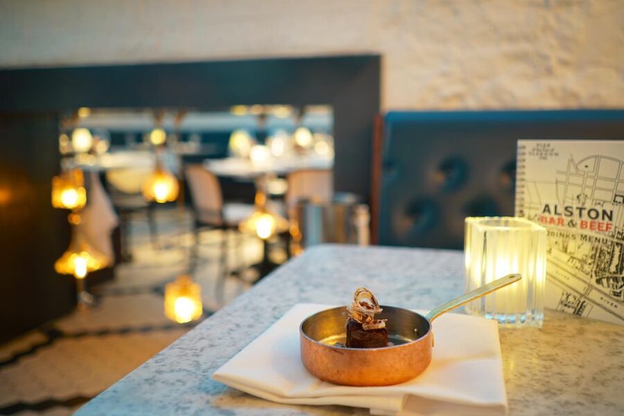 Glasgow: Food and Drink Tour - The first 20-minute walk: food becomes a city tour