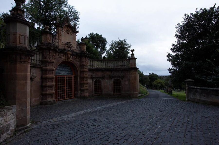 Glasgow: Ghouls, Ghosts & Gruesome Tales Guided Walking Tour - Tron Theatre, the Tolbooth Steeple, and old city crimes