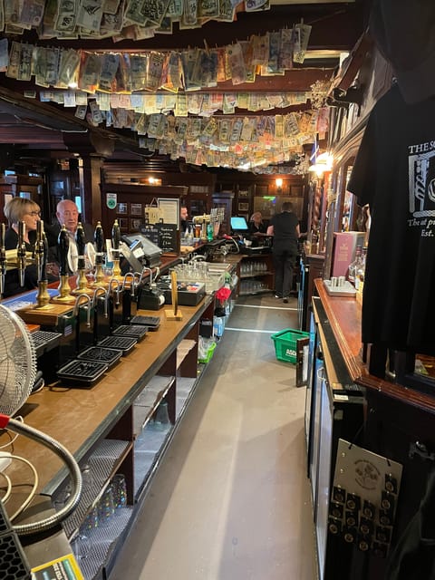 Glasgow: Go Drinking whisky with a Scotsman - Four regional whiskies, one Glasgow pub