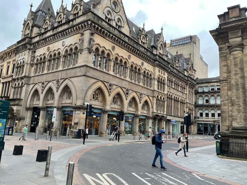 Glasgow: Historical Walking Tour: Guided by a local actor - From medieval Glasgow to modern commerce