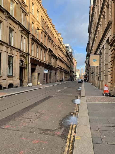 Glasgow: Historical Walking Tour: Guided by a local actor - The Gallery of Modern Art and Police Museum