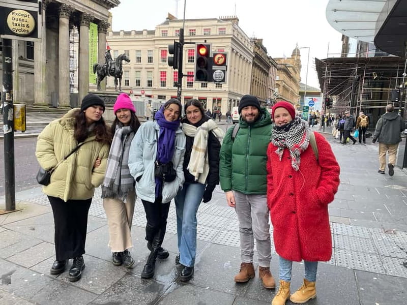 Glasgow: Historical Walking Tour: Guided by a local actor - Meeting the guide in George Square