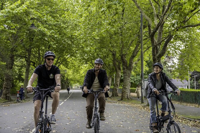 Glasgow Private Bike Tour: Highlights & Hidden Gems - The University of Glasgow in 30 minutes