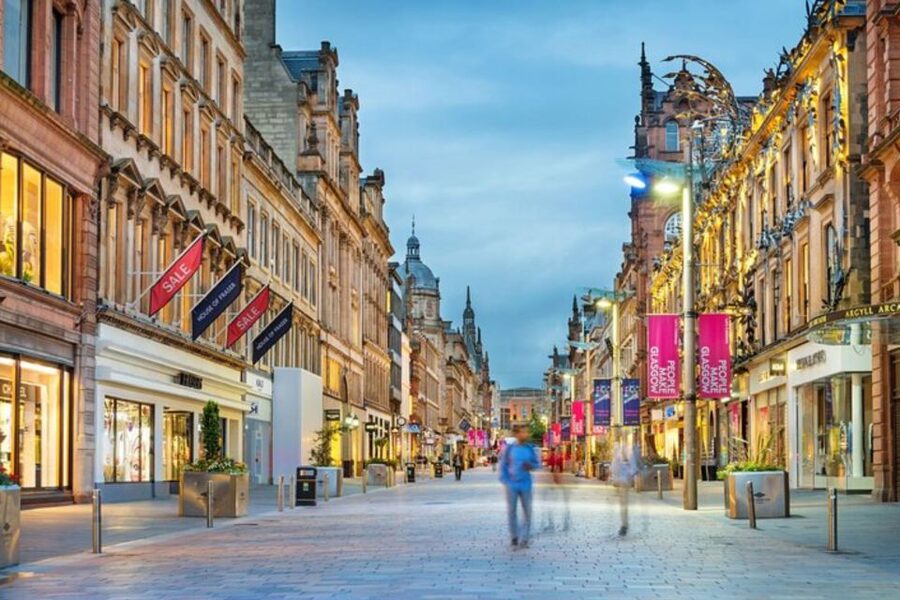 Glasgow: Private custom tour with a local guide - Kelvingrove Park, the museum, and Glasgow University