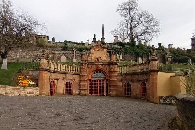 Glasgow Private Self-Guided Tour - 98 Ingram Street and the old Ramshorn burial ground