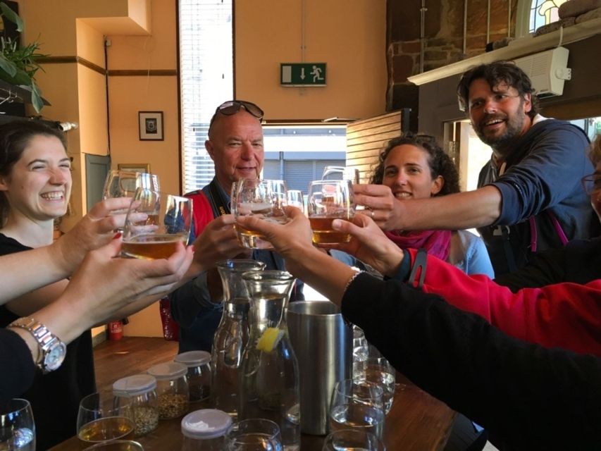 Glasgow: Pubs & History Guided Walking Tour with Beer - Starting at Nelson Mandela Place and Blythswood Square