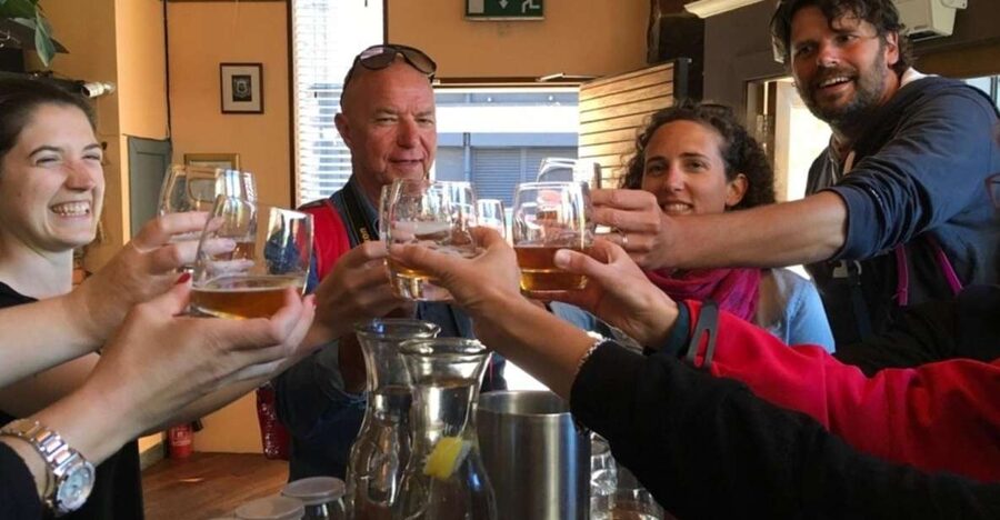Glasgow: Pubs & History Guided Walking Tour with Beer - The final local bar and what the tasting does well