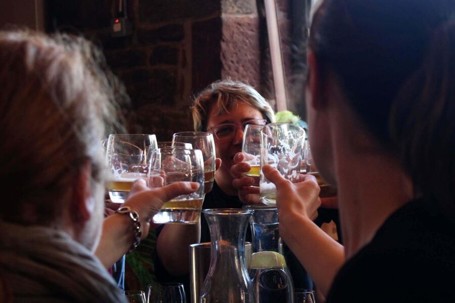 Glasgow: Pubs & History Guided Walking Tour with Beer - Is $62 good value for a two-hour tour?