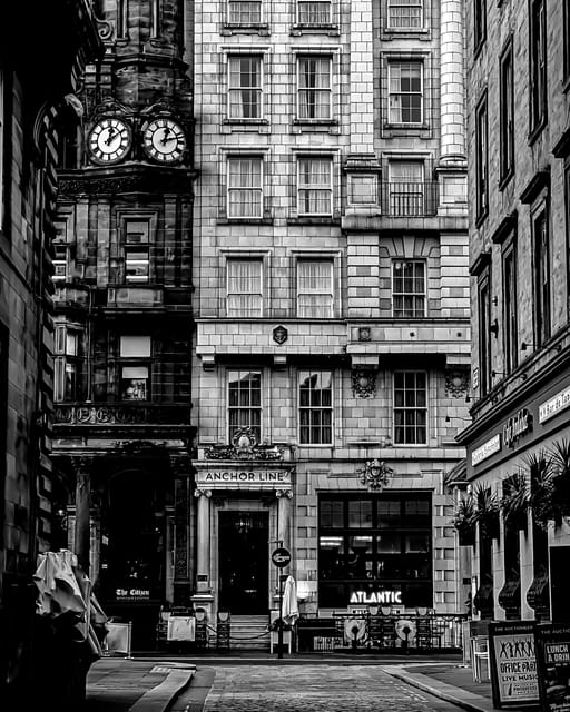 Glasgow: Scottish Rogue Whisky Pub Crawl - Starting at the Teacher Building near St Enoch