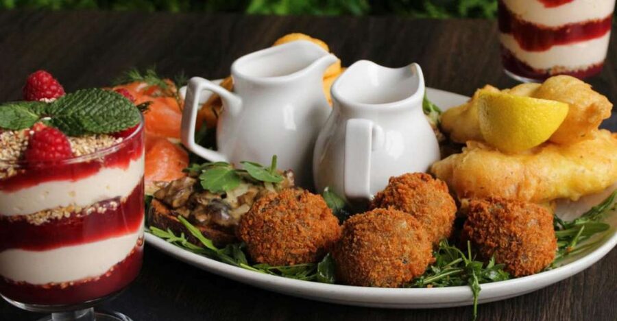 Glasgow: Scottish Tasting Platter - Starting with haggis croquettes and whisky cream