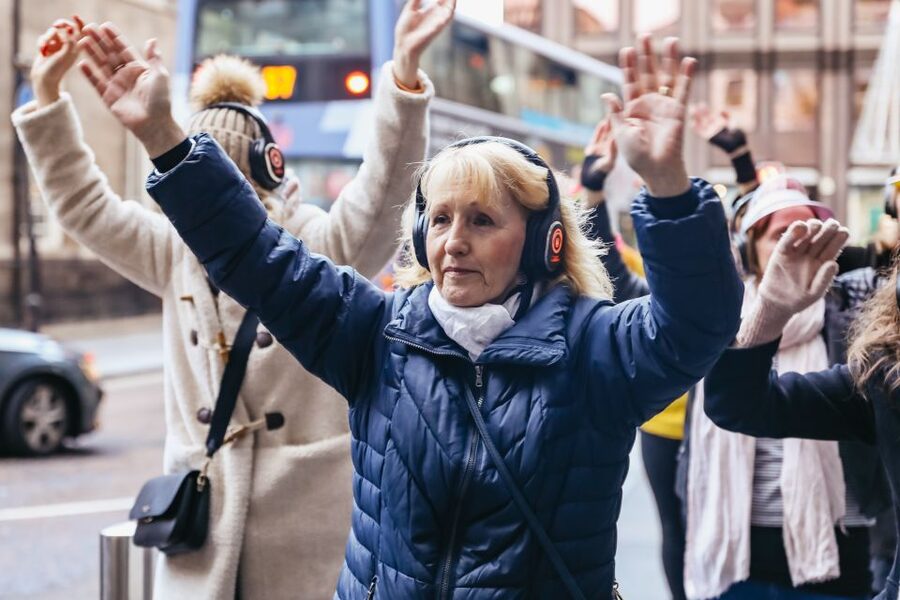 Glasgow: Silent Disco Adventure Tour - Dancing down Buchanan Street
